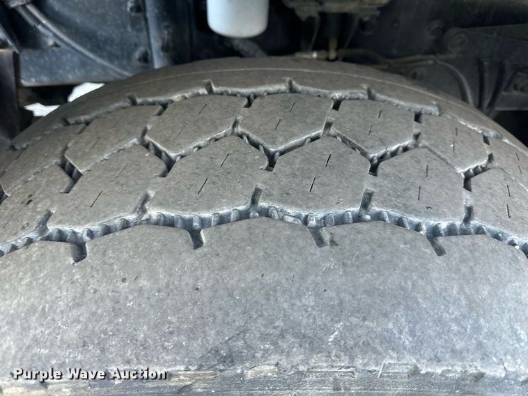 image for item NL9134 1996 Mack MR688S  roll-off container truck