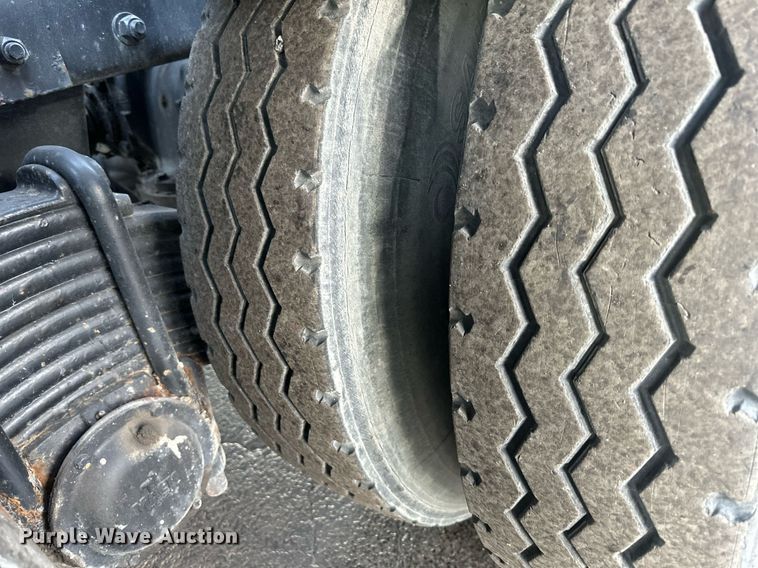 image for item NL9134 1996 Mack MR688S  roll-off container truck