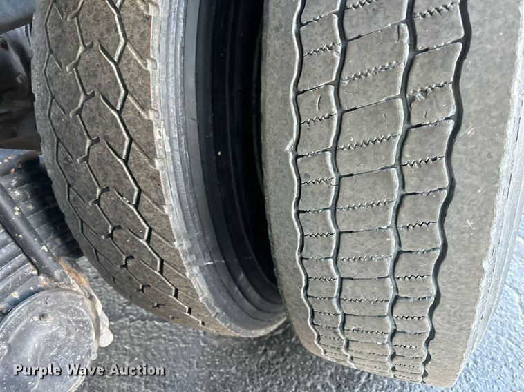 image for item NL9134 1996 Mack MR688S  roll-off container truck