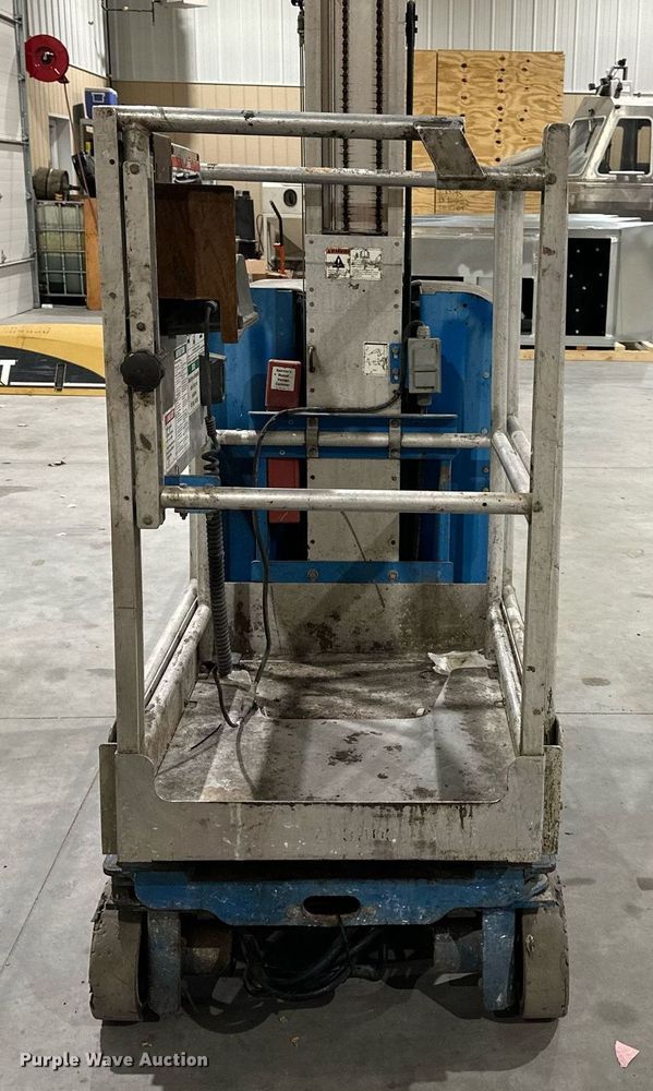 image for item NL9237 2006 Genie GR-20  vertical lift