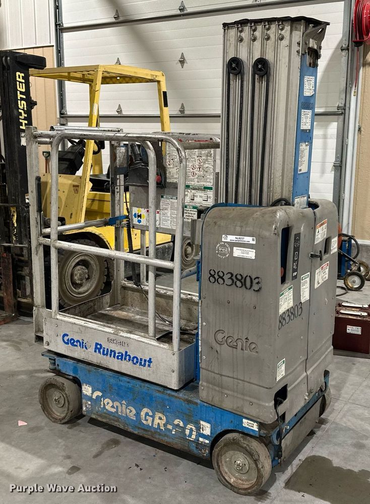 image for item NL9237 2006 Genie GR-20  vertical lift