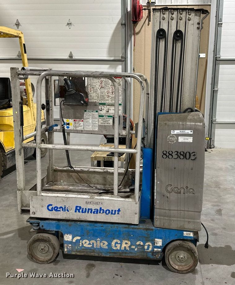 image for item NL9237 2006 Genie GR-20  vertical lift