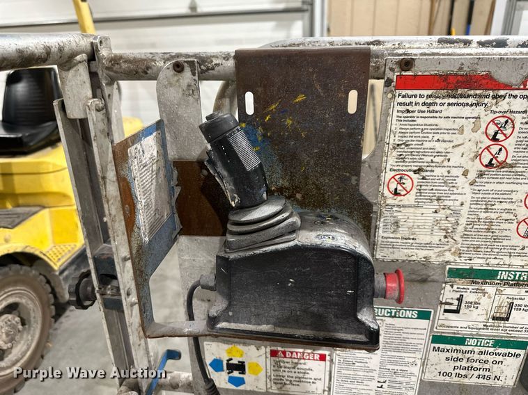 image for item NL9237 2006 Genie GR-20  vertical lift