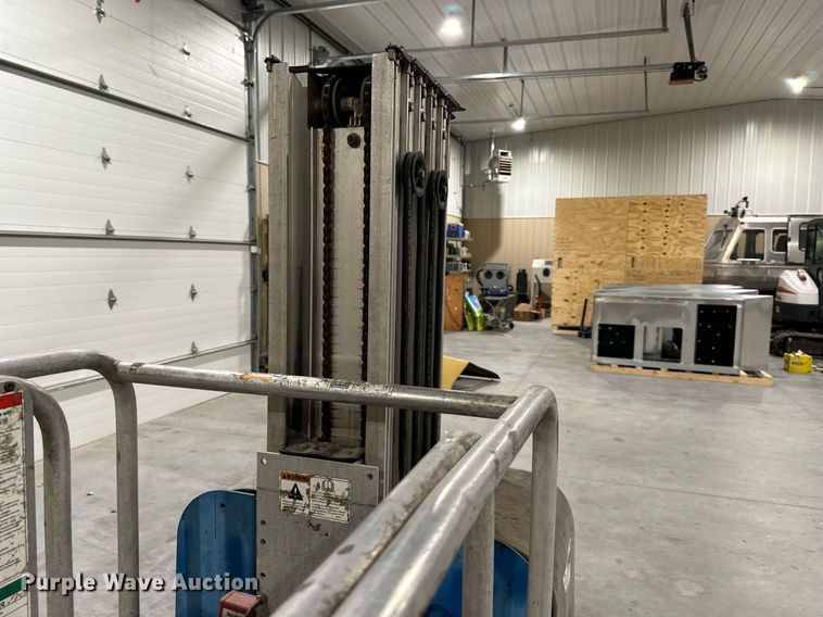 image for item NL9237 2006 Genie GR-20  vertical lift