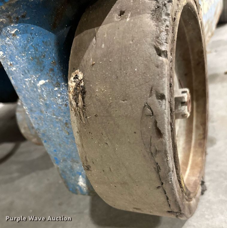 image for item NL9237 2006 Genie GR-20  vertical lift