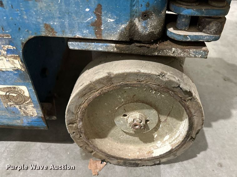 image for item NL9237 2006 Genie GR-20  vertical lift