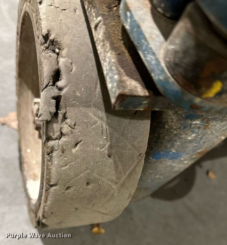 image for item NL9237 2006 Genie GR-20  vertical lift