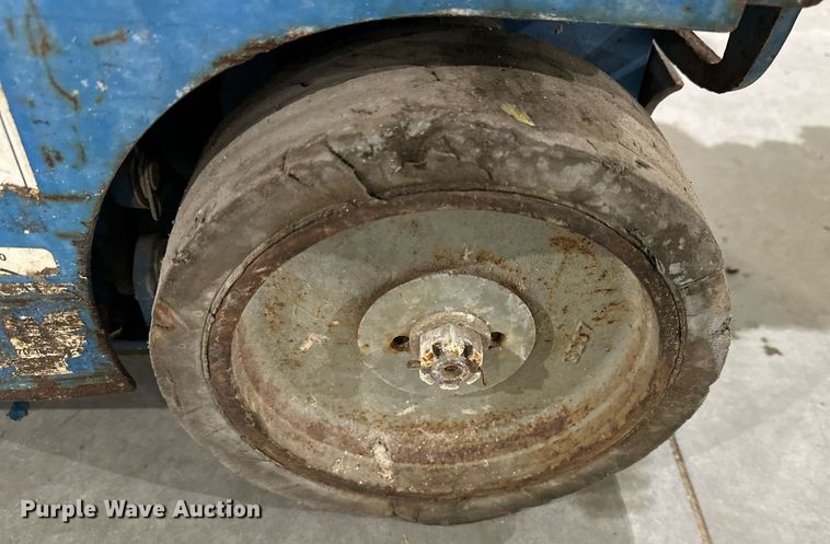 image for item NL9237 2006 Genie GR-20  vertical lift