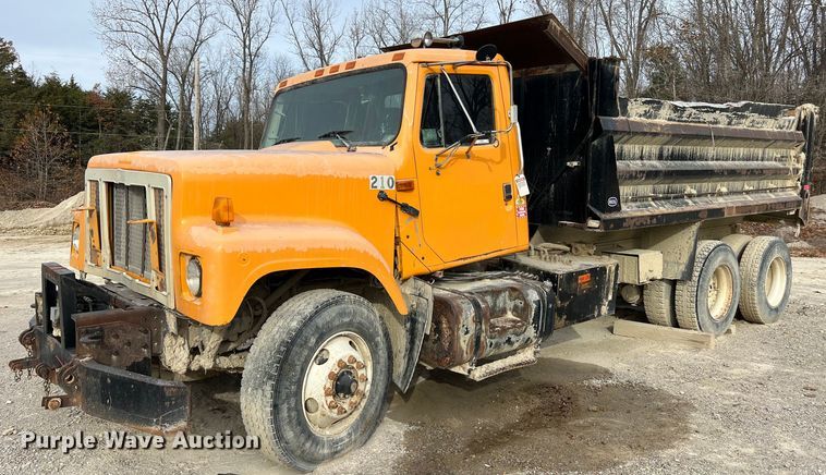 image for item NM9001 2002 International 2554 dump truck