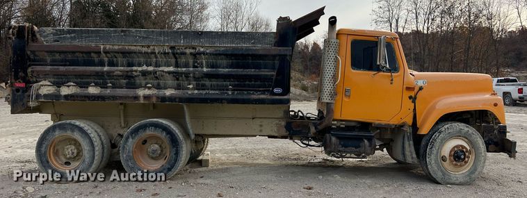 image for item NM9001 2002 International 2554 dump truck