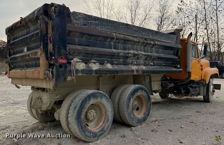 image for item NM9001 2002 International 2554 dump truck