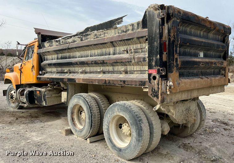 image for item NM9001 2002 International 2554 dump truck