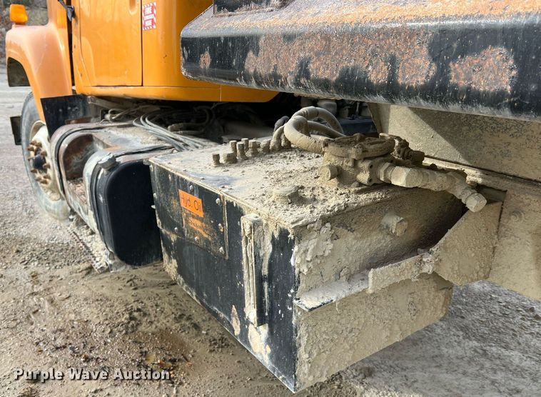 image for item NM9001 2002 International 2554 dump truck