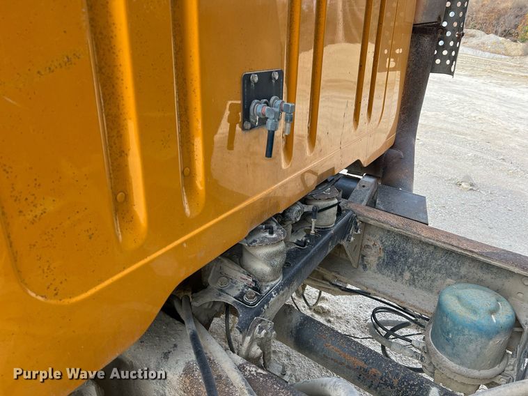 image for item NM9001 2002 International 2554 dump truck