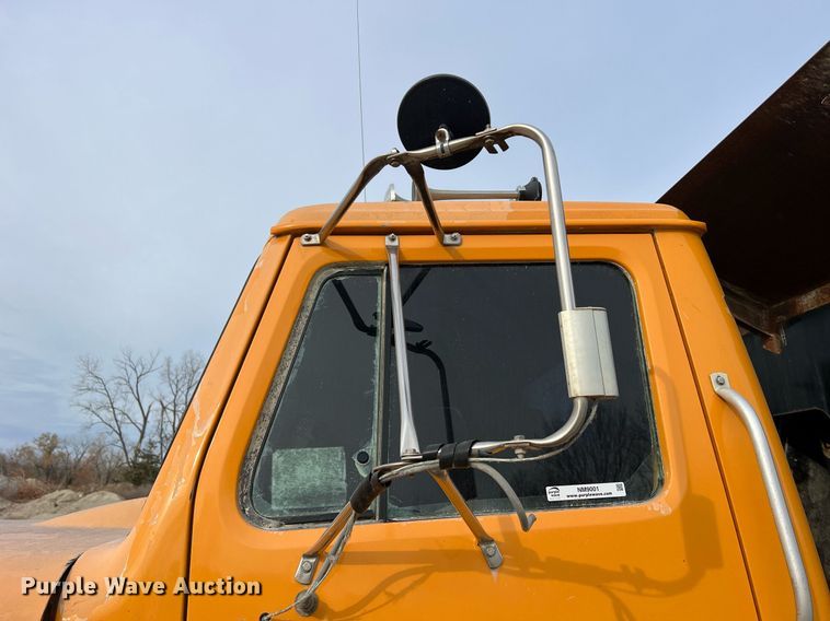 image for item NM9001 2002 International 2554 dump truck