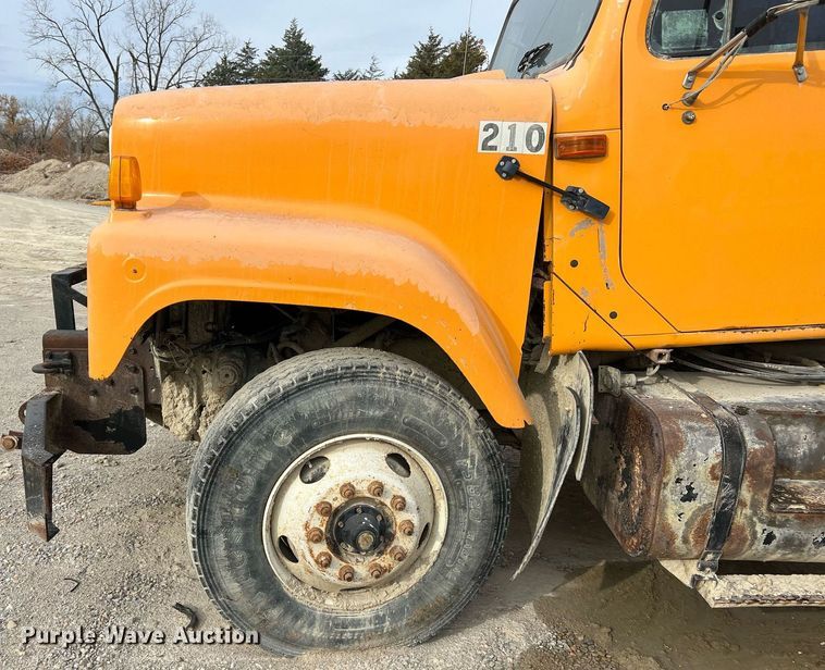 image for item NM9001 2002 International 2554 dump truck