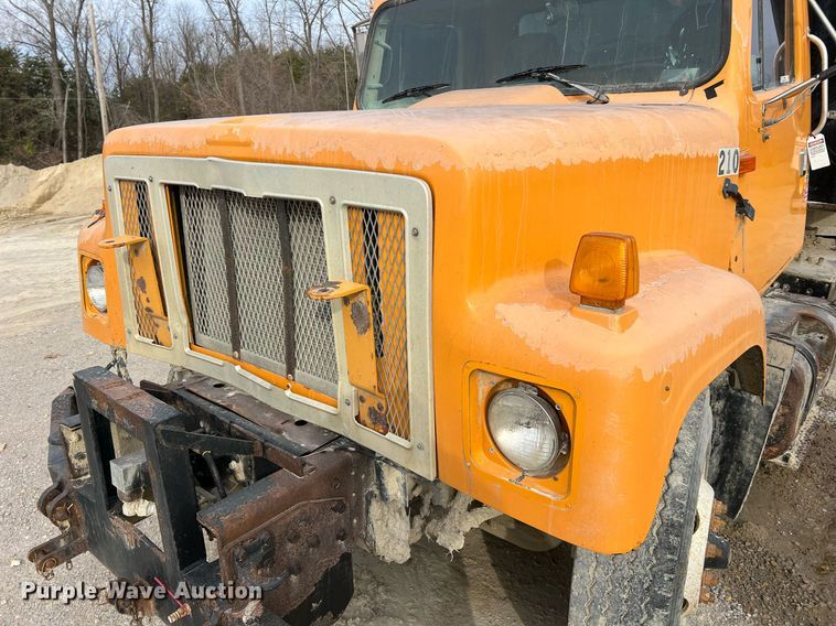 image for item NM9001 2002 International 2554 dump truck