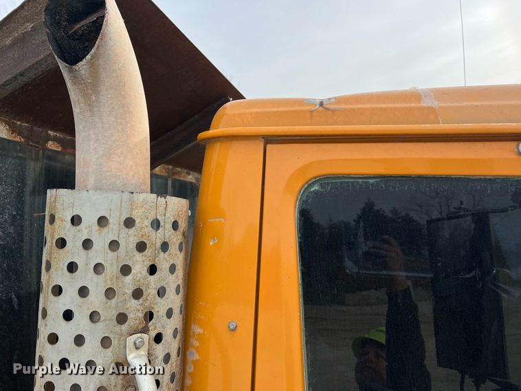 image for item NM9001 2002 International 2554 dump truck