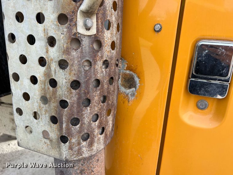 image for item NM9001 2002 International 2554 dump truck