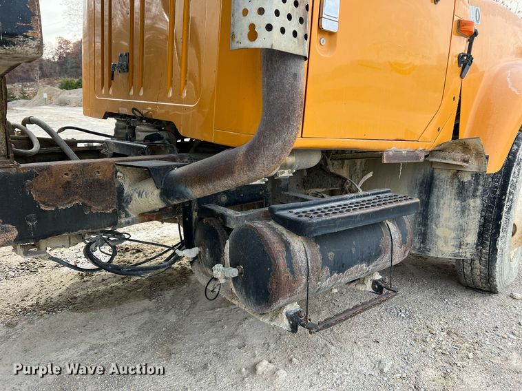 image for item NM9001 2002 International 2554 dump truck