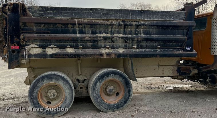 image for item NM9001 2002 International 2554 dump truck