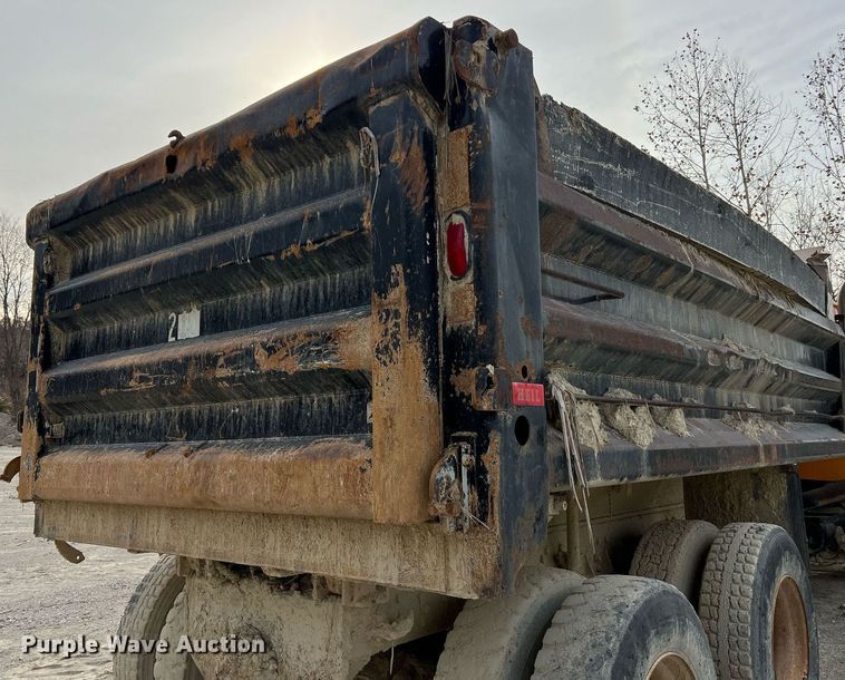 image for item NM9001 2002 International 2554 dump truck