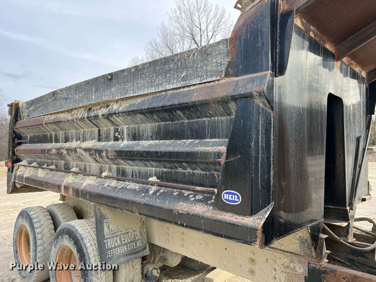 image for item NM9001 2002 International 2554 dump truck