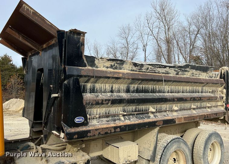 image for item NM9001 2002 International 2554 dump truck