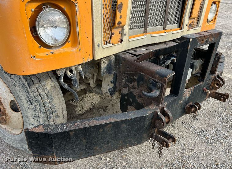 image for item NM9001 2002 International 2554 dump truck