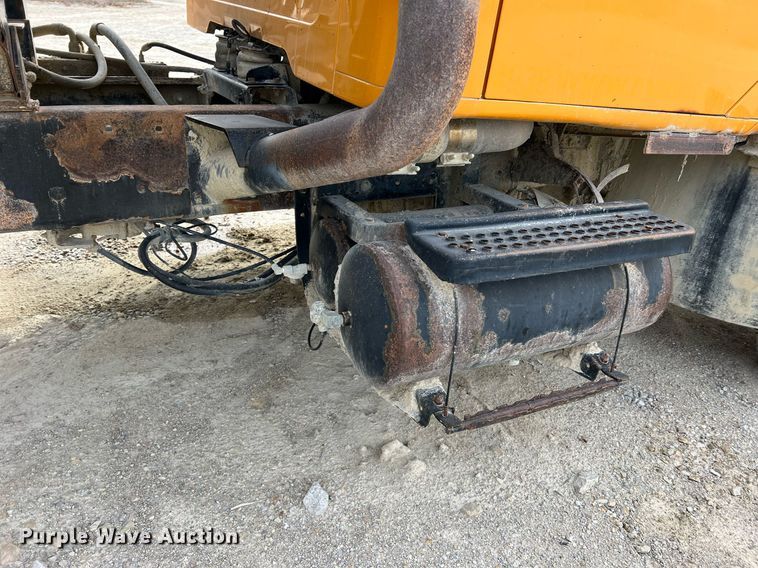 image for item NM9001 2002 International 2554 dump truck
