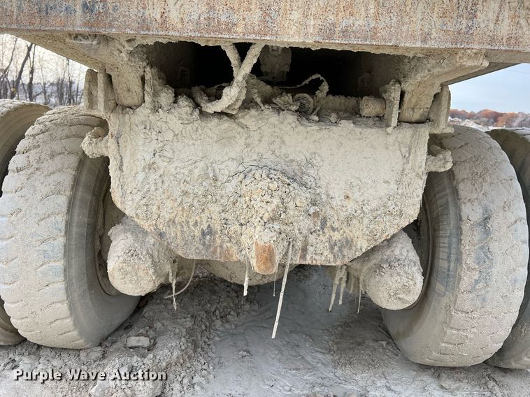 image for item NM9001 2002 International 2554 dump truck