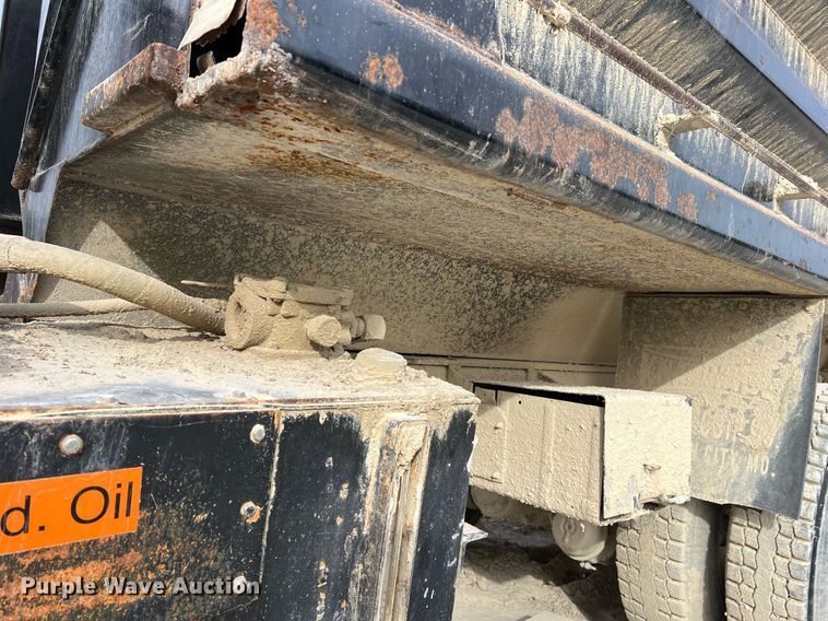 image for item NM9001 2002 International 2554 dump truck