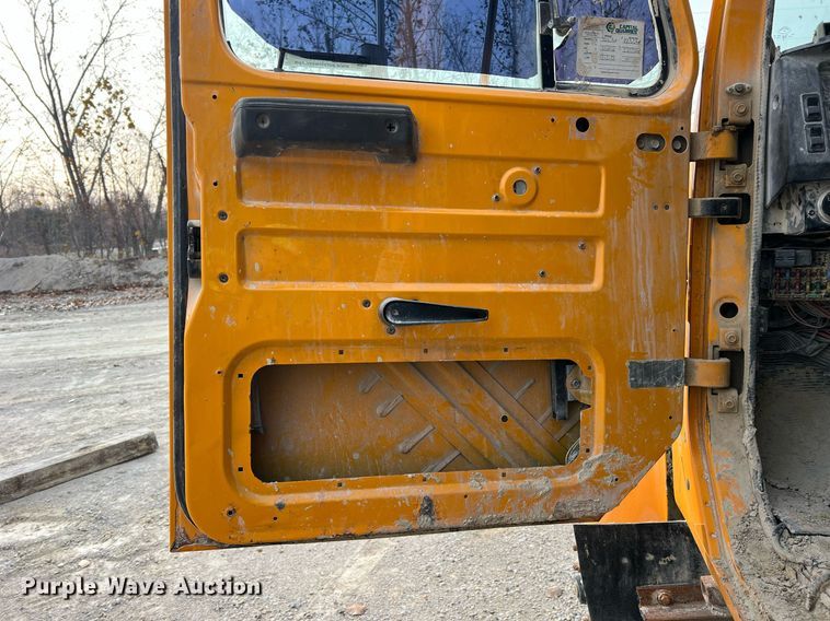 image for item NM9001 2002 International 2554 dump truck
