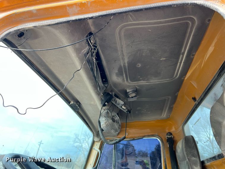 image for item NM9001 2002 International 2554 dump truck