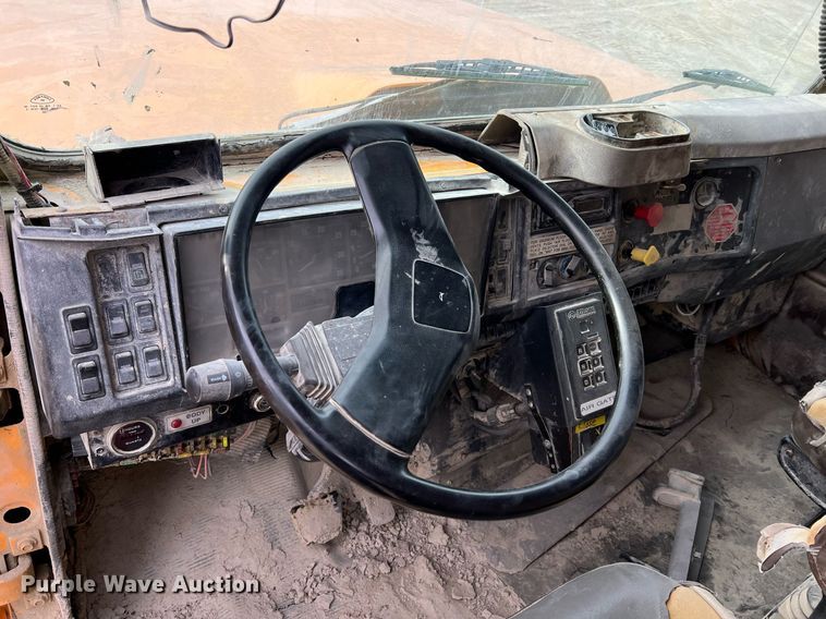 image for item NM9001 2002 International 2554 dump truck