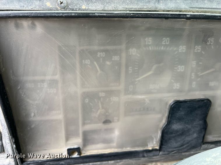 image for item NM9001 2002 International 2554 dump truck