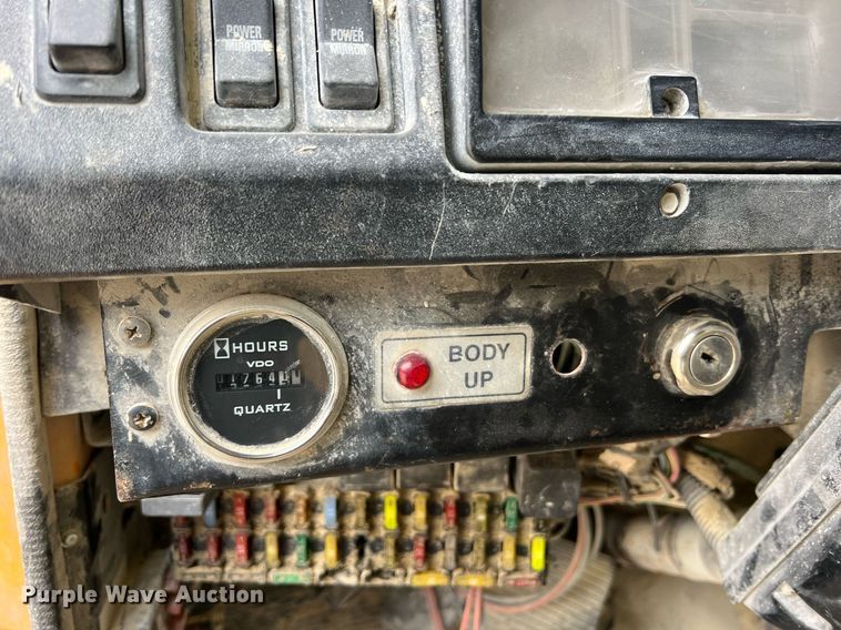 image for item NM9001 2002 International 2554 dump truck