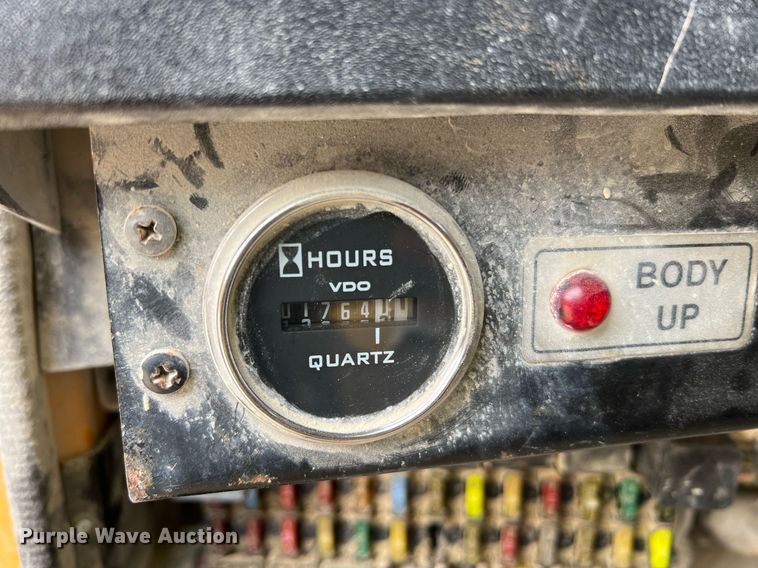 image for item NM9001 2002 International 2554 dump truck