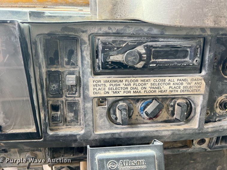 image for item NM9001 2002 International 2554 dump truck