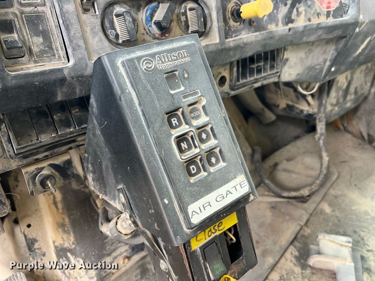 image for item NM9001 2002 International 2554 dump truck