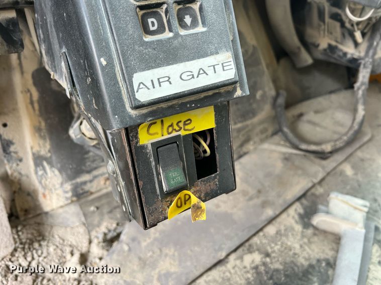 image for item NM9001 2002 International 2554 dump truck