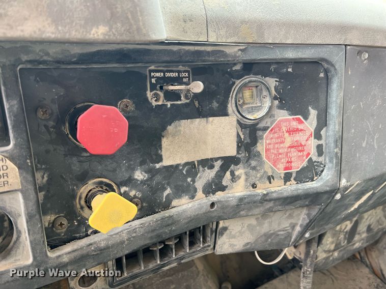 image for item NM9001 2002 International 2554 dump truck