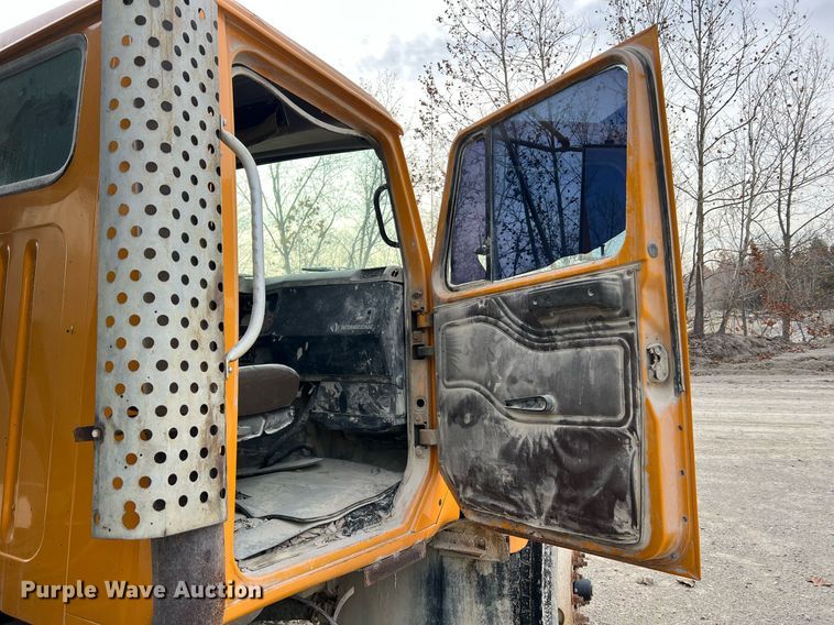 image for item NM9001 2002 International 2554 dump truck