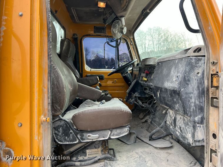 image for item NM9001 2002 International 2554 dump truck