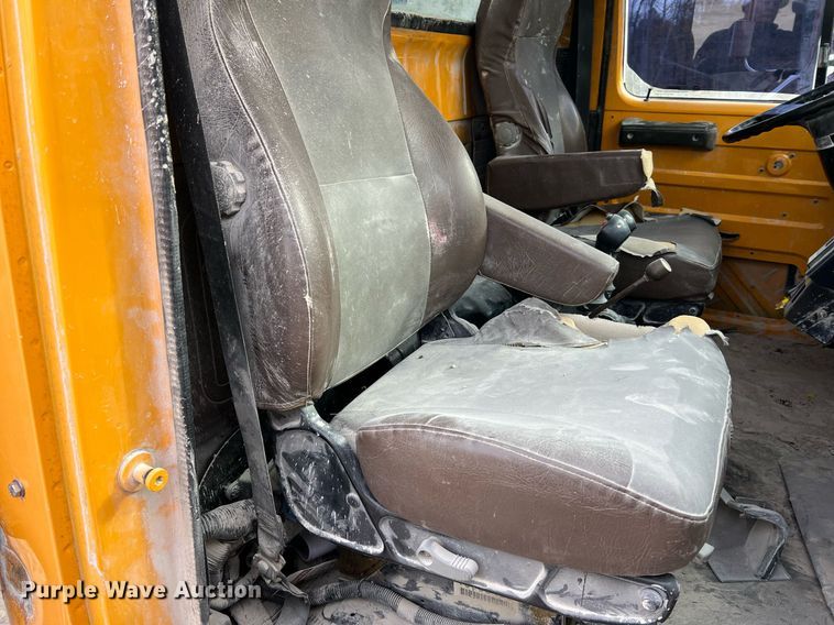 image for item NM9001 2002 International 2554 dump truck