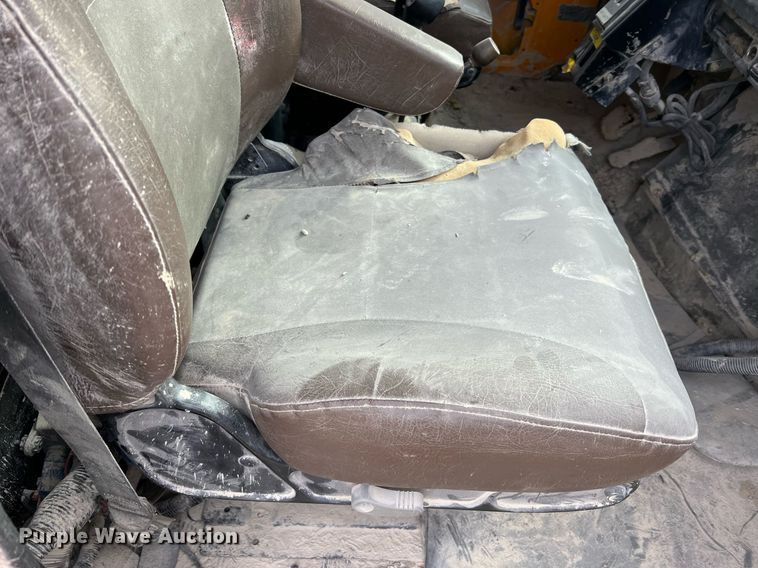 image for item NM9001 2002 International 2554 dump truck