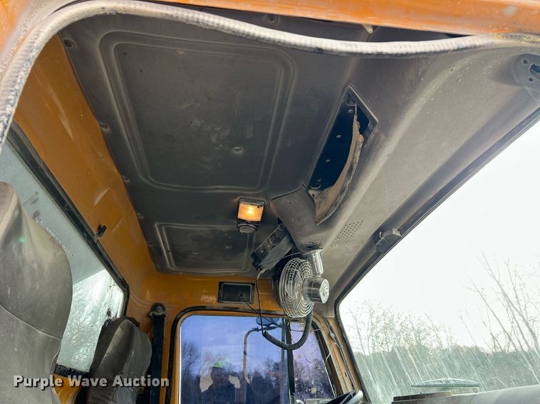 image for item NM9001 2002 International 2554 dump truck