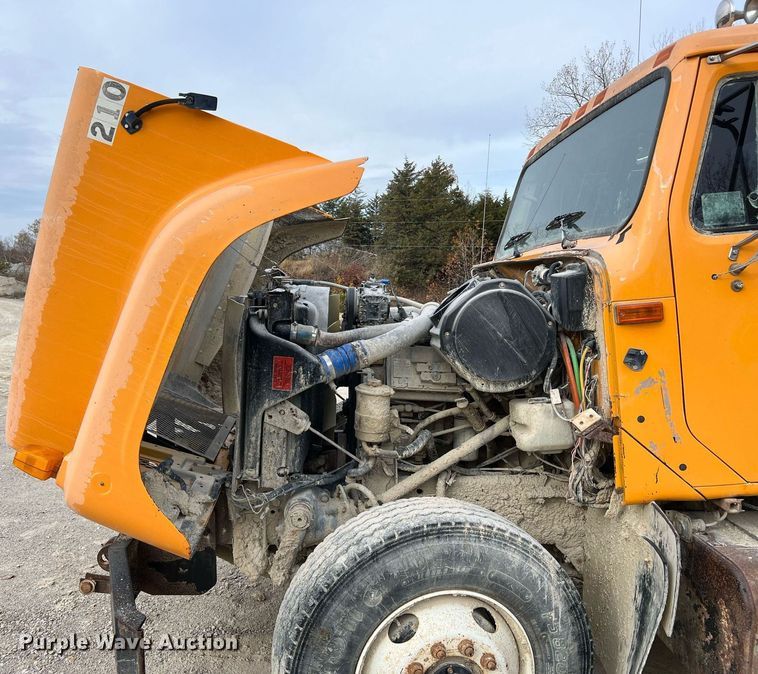 image for item NM9001 2002 International 2554 dump truck