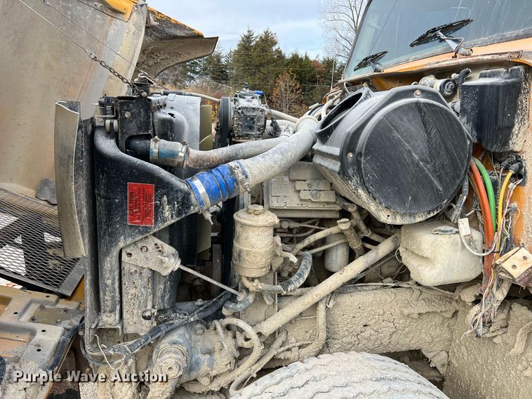 image for item NM9001 2002 International 2554 dump truck