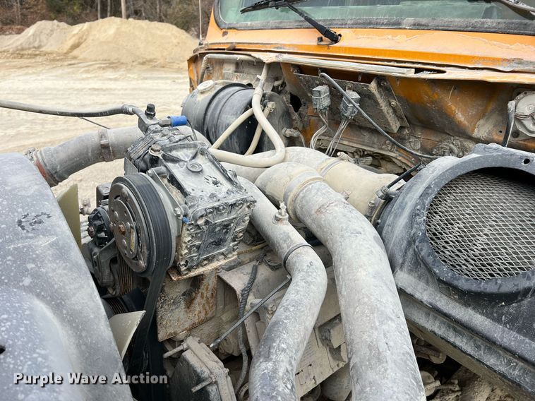 image for item NM9001 2002 International 2554 dump truck